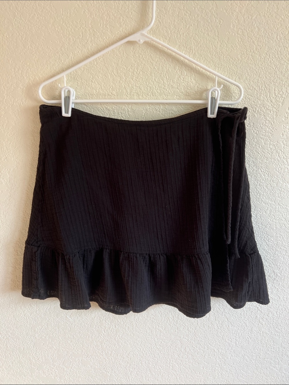 Universal Threads Black Women's Cotton Mini Wrap Skirt